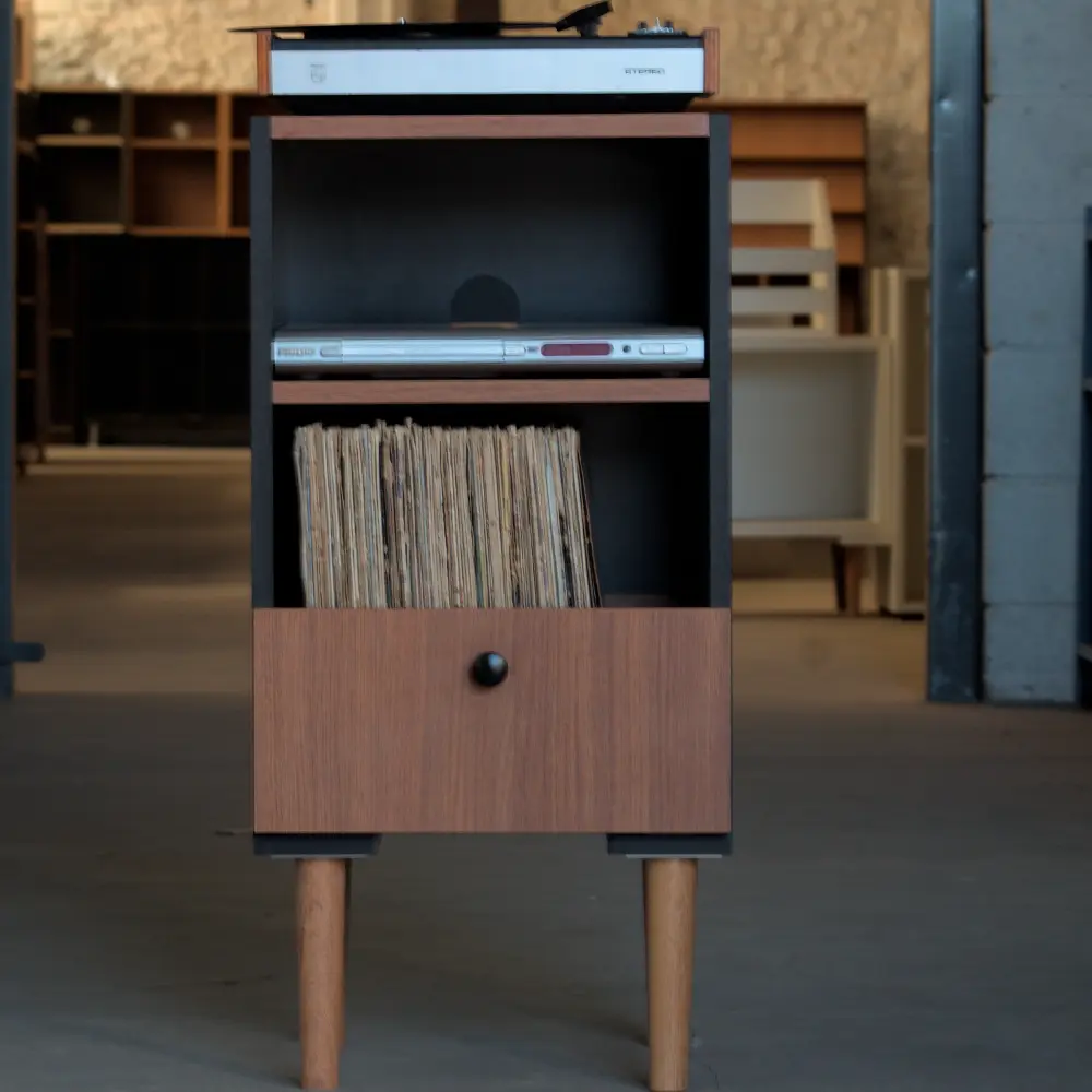 estante para aparelhos e vinil lps bessie
